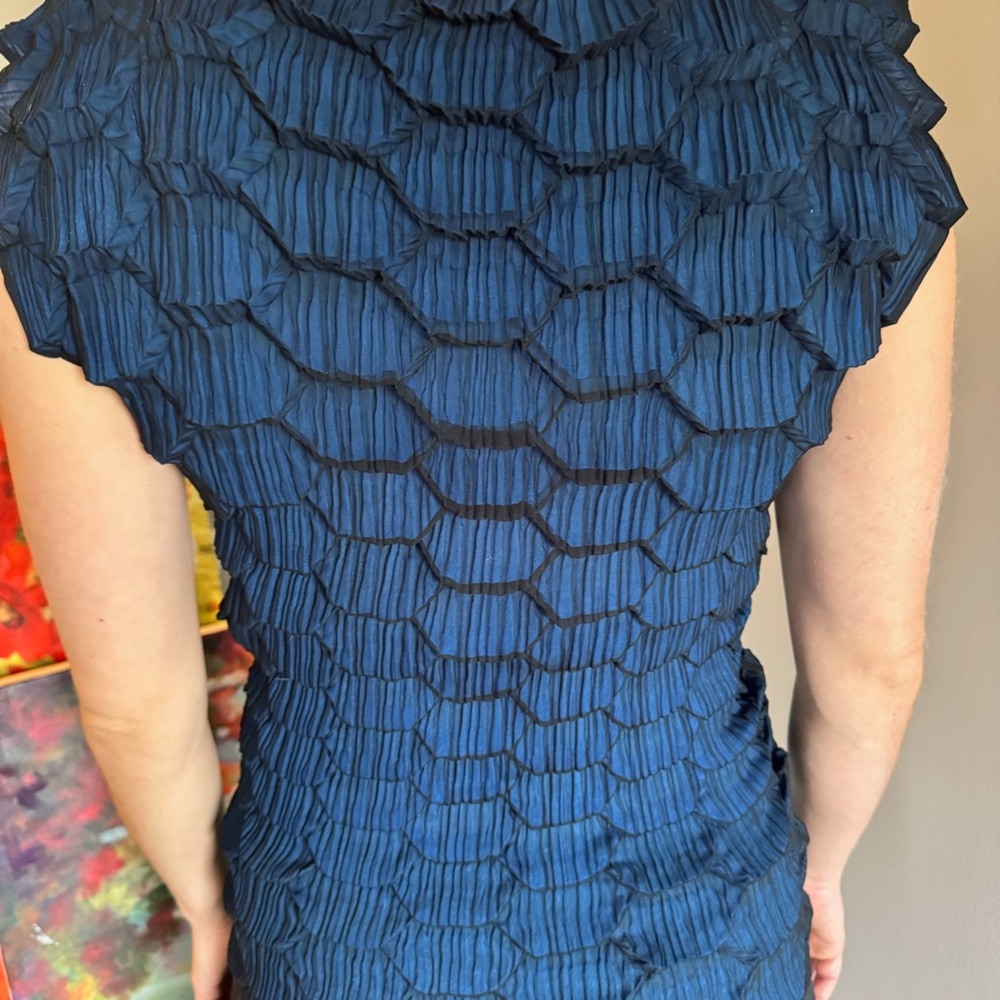 Reversible Blue Textured Top - Picture 3 of 6